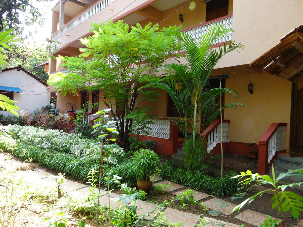 Pinto Guest House Кандолим Экстерьер фото